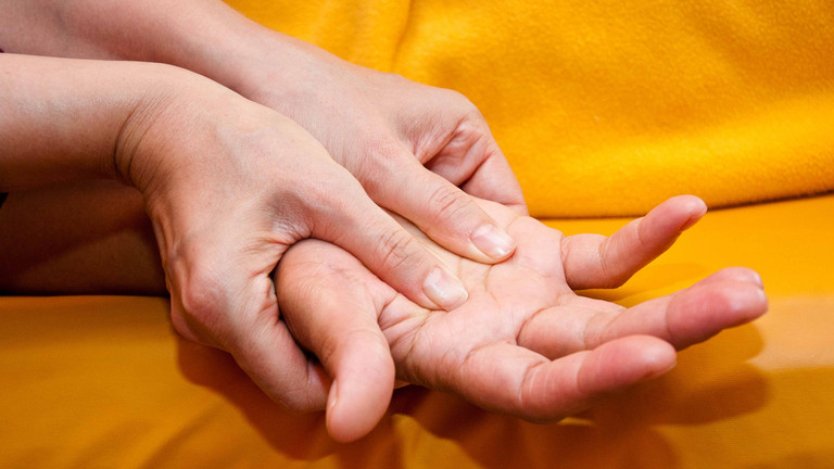 Behandlung Hand - Immanuel Therapiewelt Physiotherapie Ergotherapie